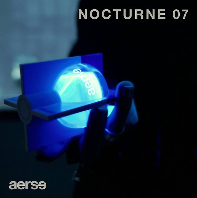 싱어송라이터 딘이 프래그런스 브랜드 aerse와 손잡고 향에서 영감을 받은 협업 싱글 ‘Nocturne 07 (for aerse)’를 26일 공개한다. 사진제공 | 유니버설뮤직