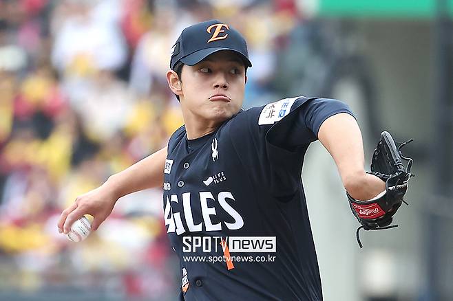 ▲ 문동주의 한국시리즈 1차전 평균 구속은 151.4km로 직전 등판에 비해 2km 이상 떨어졌다 ⓒ곽혜미 기자