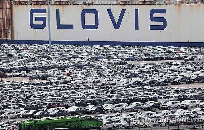 수출 대기 중인 자동차 [연합뉴스 자료사진]