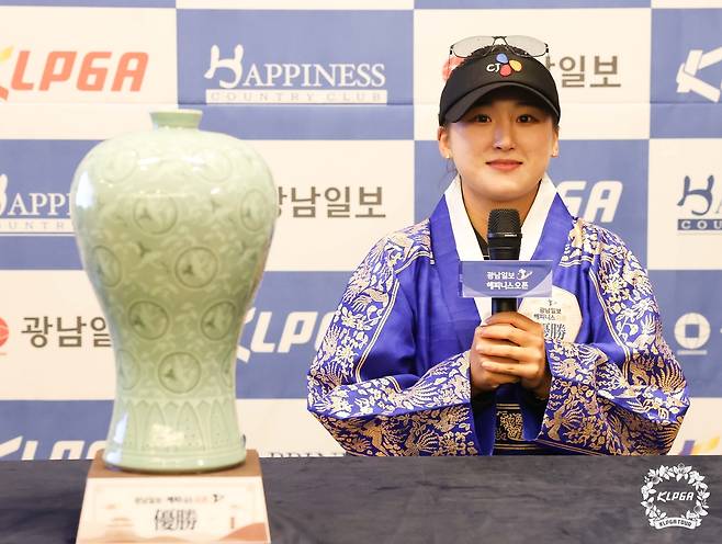 우승 인터뷰하는 리슈잉 [KLPGA 제공. 재판매 및 DB 금지]