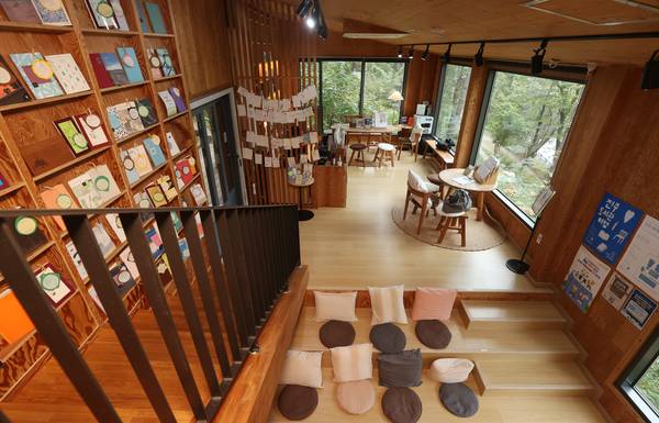 다락에서 바라본 내부. /전북일보=조현욱기자