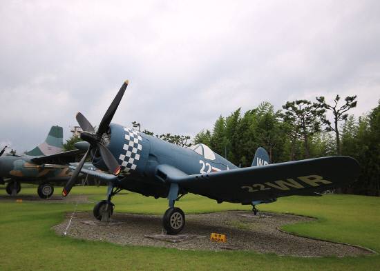 KAI 항공우주박물관 야외전시장에 있는 F4U-4.