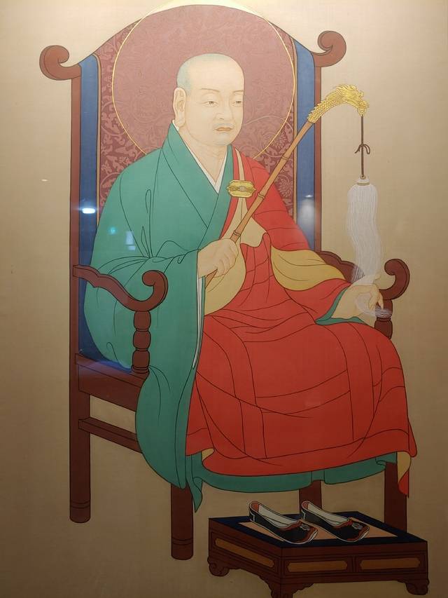 자장율사의 건의로 선덕여왕이 삼국통일의 꿈을 담아 건축한 황룡사구층목탑을 1/10로 줄여 제작한 모형탑.