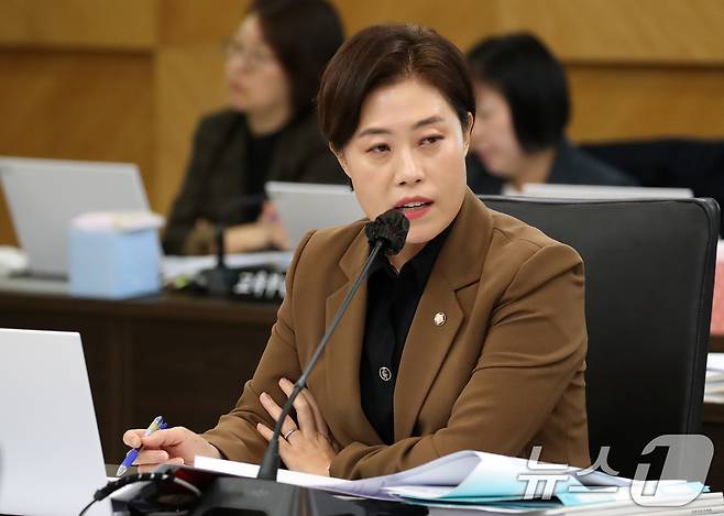 22일 오전 대구시교육청에서 열린 국회 교육위원회의 경북대, 강원대, 경북대병원, 강원대병원, 경북대치과병원, 강릉원주대치과병원에 대한 국정감사에서 국민의힘 서지영 의원이 질의하고 있다. 2025.10.22/뉴스1 ⓒ News1 공정식 기자