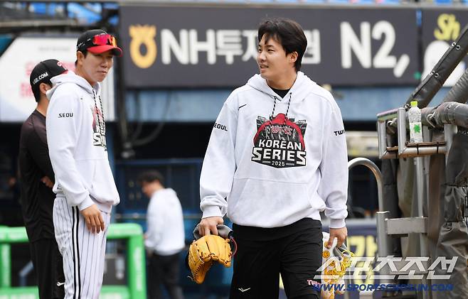 26일 잠실구장에서 열린 한국시리즈 1차전 LG 트윈스와 한화 이글스의 경기. LG 임찬규가 훈련을 준비하고 있다. 잠실=박재만 기자 pjm@sportschosun.com/2025.10.26/