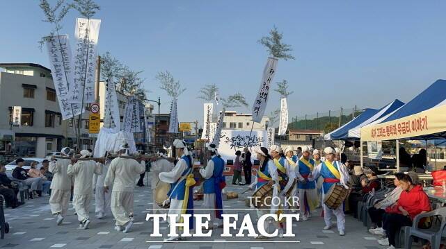 지난 25일 공주목 관아 터에서 제32회 우금티 추모 예술제가 열리고 있다. /공주시