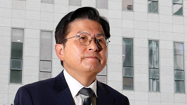 황교안 자유와혁신 대표가 지난 9월 15일 서울 양천구 남부지법에서 열린 '지난 2019년 벌어진 국회 패스트트랙(신속처리안건) 충돌 사건' 1심 결심 공판에 출석하고 있다. /뉴스1