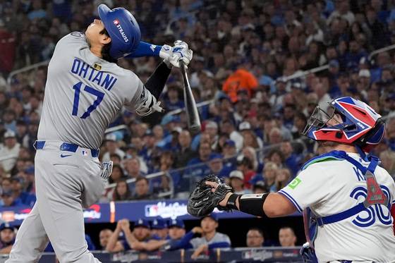 과거 블루제이스행을 저울질하다 다저스에 입단한 오타니 쇼헤이는 블루제이스 홈구장 로저스센터에서 열린 월드시리즈 1~2차전 내내 홈 관중들의 야유에 시달렸다. AP=연합뉴스