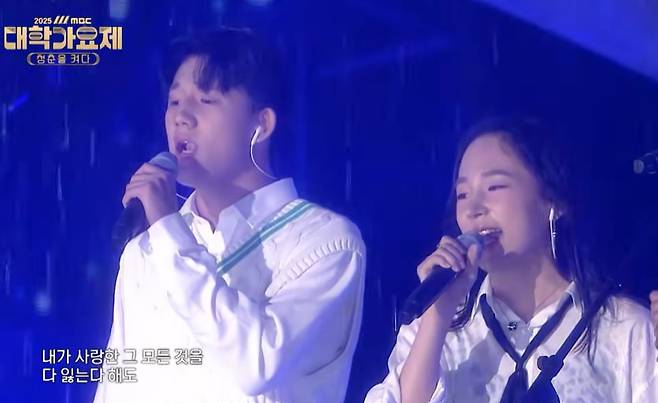 '대학가요제'에서 노래하는 故 신해철의 아들 신동원 군, 딸 신하연 양/사진=MBC 방송화면 캡처