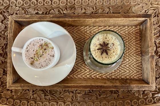 Pink Chai, left, and Masala Chai at Noppensan in Seongdong District, eastern Seoul [JIAN LEE]