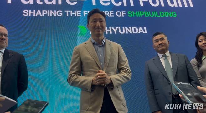 세션 중간 기자들과 만난 정기선 회장. 이수민 기자