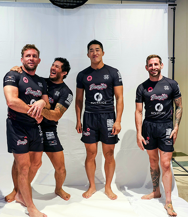 대한민국 UFC 1호 파이터 ‘스턴건’ 김동현이 2025년 10월 아랍에미리트 두바이 코카콜라 아레나 그래플링대회 Quintet 5 ‘팀 방타오 태국’ 프로필 촬영을 하고 있다. 사진=株式会社ラバーランド