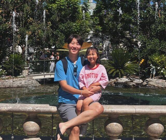 도경완이 딸 하영 양과 다정한 포즈를 취한 사진을 공개했다. / 도경완 인스타그램