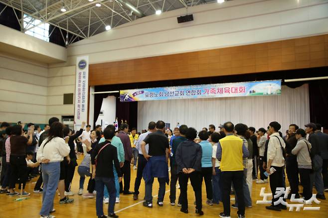 이번 체육대회는 윷놀이와 족구, 탁구, 링 던지기, 투호 던지기, 줄다리기 순으로 진행됐다. 유상원 아나운서