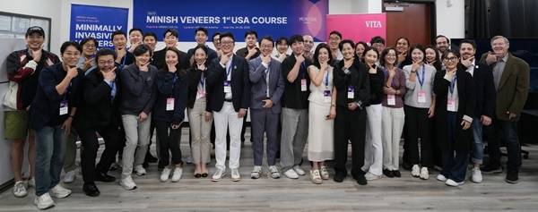 제15회 미니쉬코스에 참가한 수료생들과 미니쉬테크놀로지 관계자가 교육 과정을 마치고 단체사진을 찍고 있다. 미니쉬테크놀로지 제공