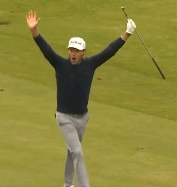조던 검버그가 지난 26일 끝난 제네시스 챔피언십 최종 라운드 도중 18번 홀에서 마지막 샷으로 이글을 기록한 뒤 두 팔을 벌리며 기뻐하고 있다. SNS 캡처