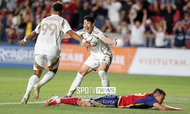 ▲ 손흥민이 다시 유럽 무대의 중심으로 돌아오길 기대하는 반응이 나왔다. 이번에는 잉글랜드가 아니다. 이탈리아의 전통 명가 AC밀란이다. 영국과 이탈리아 현지 매체들이 최근 일제히 "손흥민이 LAFC와 맺은 계약에 유럽 임대가 가능한 조항을 삽입했다"고 보도했다.