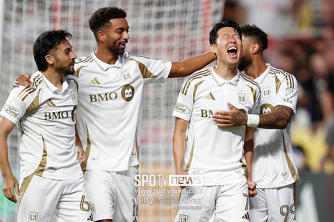 ▲ 손흥민이 다시 유럽 무대의 중심으로 돌아오길 기대하는 반응이 나왔다. 이번에는 잉글랜드가 아니다. 이탈리아의 전통 명가 AC밀란이다. 영국과 이탈리아 현지 매체들이 최근 일제히 "손흥민이 LAFC와 맺은 계약에 유럽 임대가 가능한 조항을 삽입했다"고 보도했다.