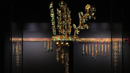 국립경주박물관은 APEC 2025 정상회의와 국립경주박물관 개관 80주년을 기념해 특별전 '신라&nbsp;금관, 권력과 위신'을 28일부터 12월 14일까지 진행한다.연합뉴스