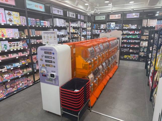 아트박스 매장 내 설치된 갓챠 기계/사진=김다이 기자 @neverdie