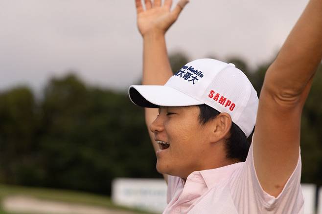 우승 확정 후 기뻐하는 쩡야니.(사진=LET)