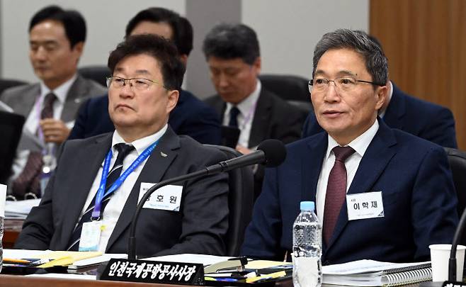 27일 인천공항공사 대회의실에서 열린 국회 국토교통위원회 국정감사에서 이학재 인천공항공사 사장이 의원들의 질의에 답하고 있다. (사진 = 연합뉴스 제공)