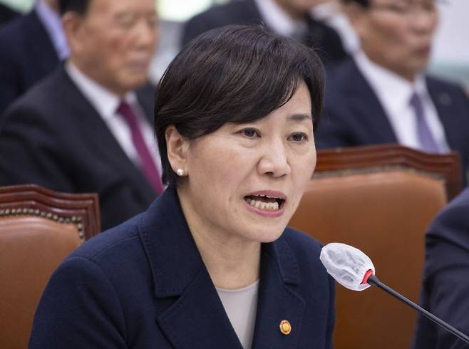 송미령 농림축산식품부 장관이 28일 국회에서 열린 2025년도 농림축산식품해양수산위원회 종합 국정감사에 출석해 의원 질의에 답하고 있다.(사진=연합뉴스)