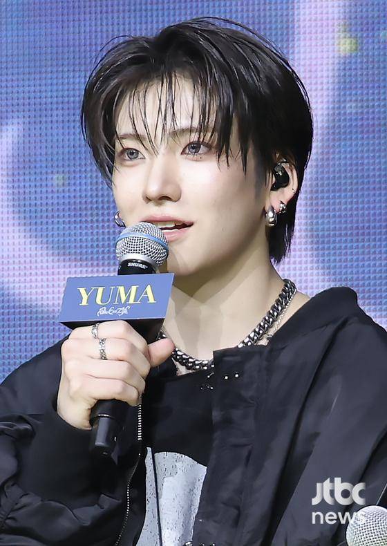 그룹 &TEAM(앤팀)이 28일 서울 블루스퀘어 SOL트래블홀에서 열린 미니 1집 'Back to Life' 쇼케이스에서 소감을 말하고 있다. 박세완 엔터뉴스팀 기자 park.sewan@jtbc.co.kr