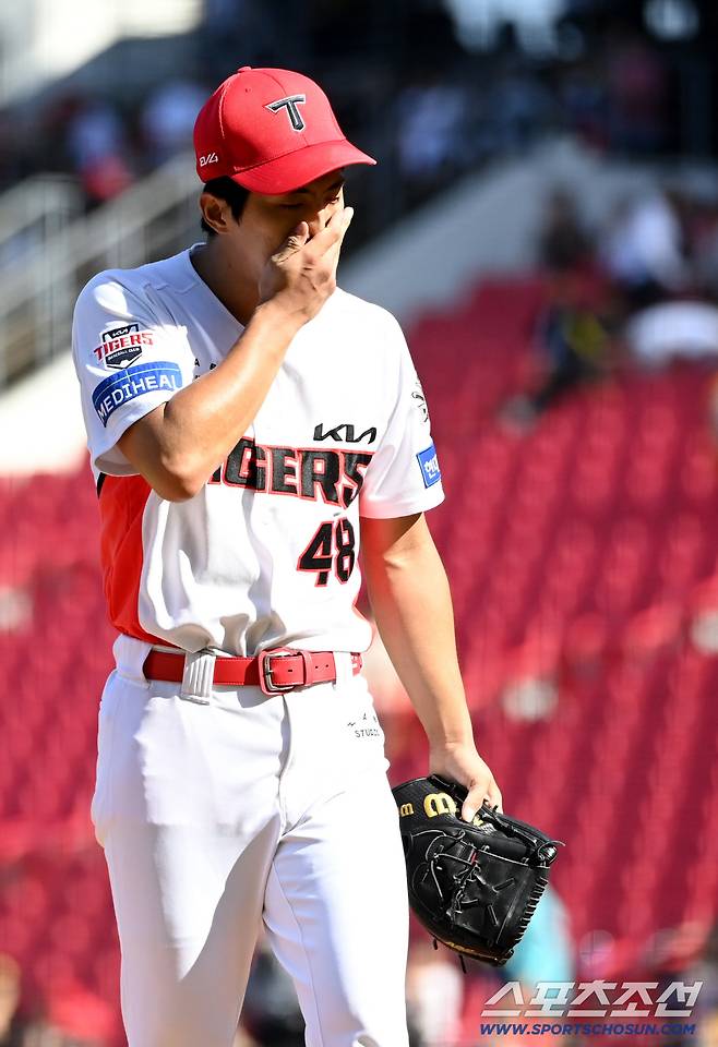 21일 광주KIA챔피언스필드에서 열린 NC와 KIA의 경기, 4회초 2사 만루  KIA 이의리가 NC 김형준을 삼진처리하며 위기를 넘긴 후 더그아웃으로 향하고 있다. 광주=허상욱 기자wook@sportschosun.com/2025.09.21/