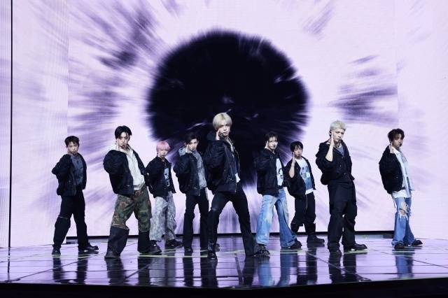 그룹 앤팀이 28일 오후 서울 용산구 블루스퀘어 SOL트래블홀에서 한국 데뷔앨범 'Bacl to Life'의 발매 기념 미디어 쇼케이스를 열고 한국 활동을 시작했다./YX레이블즈