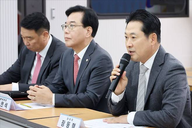 (왼쪽부터) 국민의힘 정희용 사무총장, 송언석 원내대표, 장동혁 당 대표 ⓒ데일리안 홍금표 기자