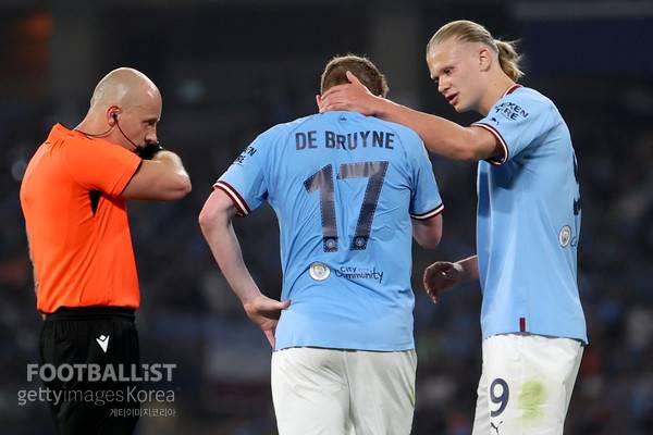 케빈 더브라위너(가운데)와 엘링 홀란(이상 당시 맨체스터시티). 게티이미지코리아