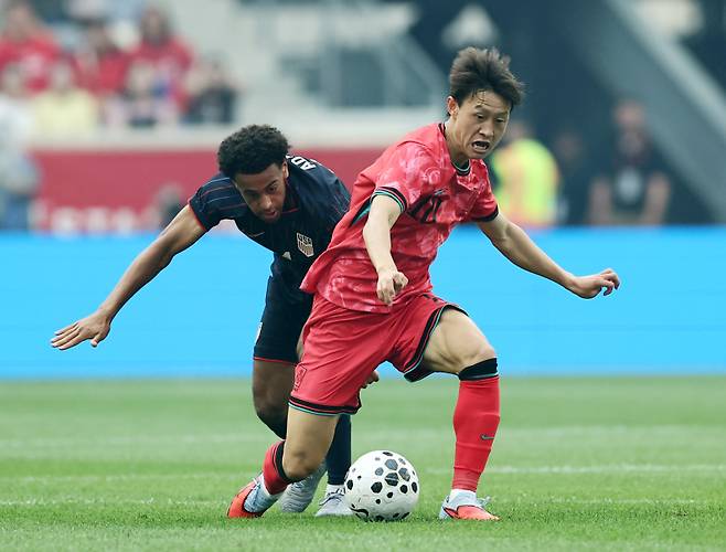 <yonhap photo-3386=""> 투지 보이는 이재성 (해리슨[미국 뉴저지주]=연합뉴스) 윤동진 기자 = 6일(현지시간) 미국 뉴저지주 해리슨 스포츠일러스트레이티드 스타디움에서 열린 한국 대 미국 친선경기에서 이재성이 볼 다툼을 하고 있다. 2025.9.7 mon@yna.co.kr/2025-09-07 11:12:15/ <저작권자 ⓒ 1980-2025 ㈜연합뉴스. 무단 전재 재배포 금지, AI 학습 및 활용 금지></yonhap>