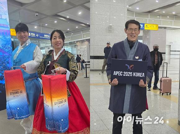 경주역사의 한복을 입은 안내원들.  [사진=박지은 기자]