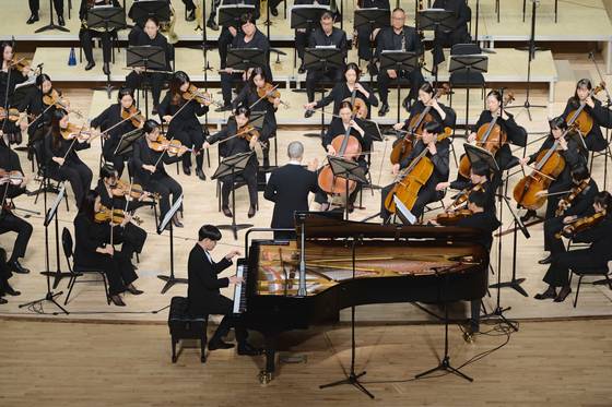 지난해 열린 제1회 하슬라국제예술제. 강릉시립교향악단과 선우예권의 공연이 펼쳐졌다. 사진 하슬라국제예술제