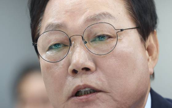 박완수 경남도지사가 28일 오전 경남도청에서 열린 국회 행정안전위원회 경남도청 국감에서 의원 질의에 답변하고 있다. 연합뉴스