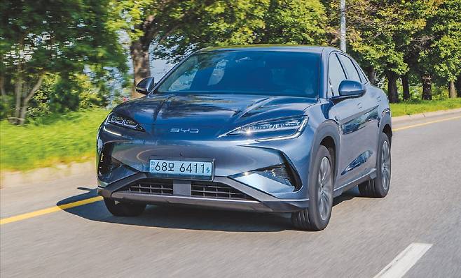 BYD의 전기 SUV ‘시라이언 7’이 국내 출시 한 달 만에 800여대를 판매하며 인기를 끌고 있다. BYD 제공