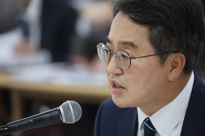 김동연 경기도지사가 국정감사에서 의원들의 질문에 답변하고 있다. 사진 = 뉴스1