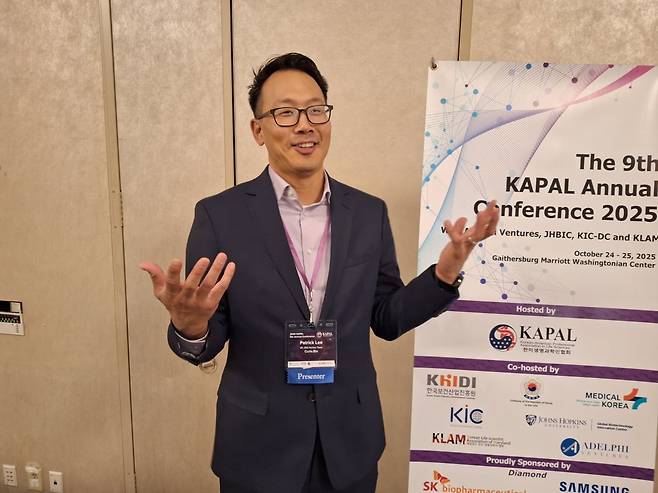 패트릭 리 큐리바이오 부사장이 KAPAL 연례 콘퍼런스 현장에서 인터뷰를 하고 있다. 안대규 기자