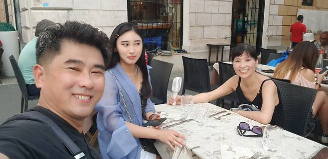 조예진씨(가운데)의 가족사진. 박지연씨 제공