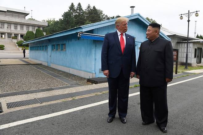 US President Donald Trump (left) meets with North Korean leader Kim Jong-un at the border village of Panmunjom in the Demilitarized Zone between North and South Korea,  June 30, 2019. (AP)