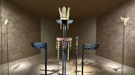 Gold artifacts from Cheonmachong Tomb [WOO JI-WON]