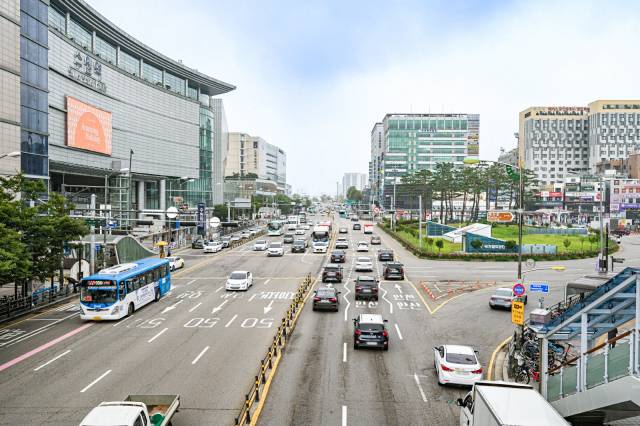 사통팔달 요충지로 손꼽히는 수원역 일대. 수원시 제공