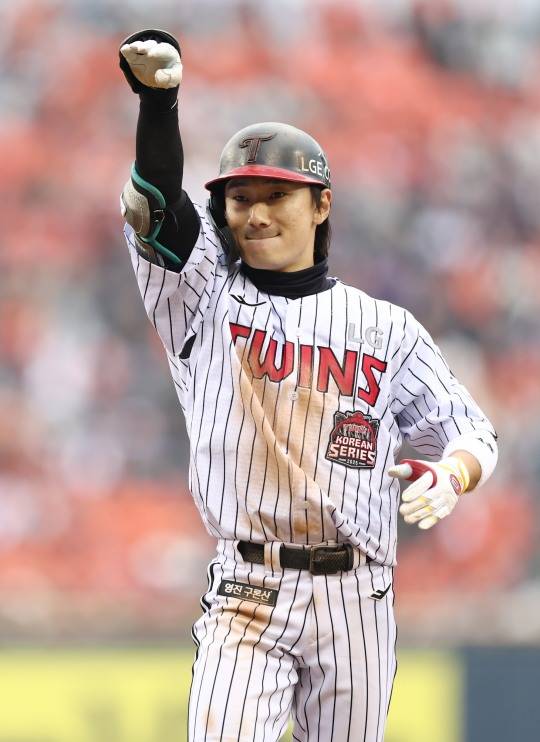 신민재, 2타점 적시타. 사진[연합뉴스]