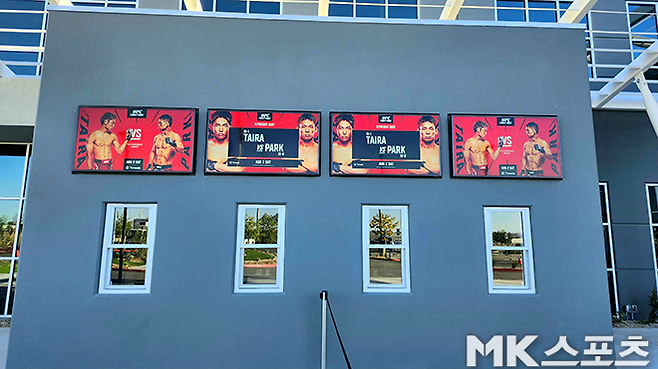 2025년 8월 UFC on ESPN 71 공개 계체를 앞둔 미국 네바다주 엔터프라이즈 APEX 전경. 다이라 다쓰로와 박현성의 맞대결을 홍보하고 있다. UFC 31년 역사에서 첫 한일전 메인이벤트다. 사진(미국 라스베이거스)=김재호 특파원