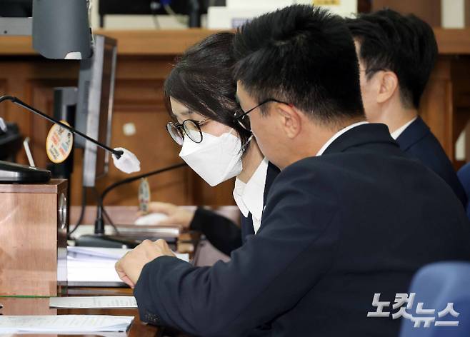 도이치모터스 주가조작과 명태균 공천개입, 통일교 청탁·뇌물 수수 의혹 혐의 등으로 구속기소 된 윤석열 전 대통령의 부인 김건희씨. 사진공동취재단