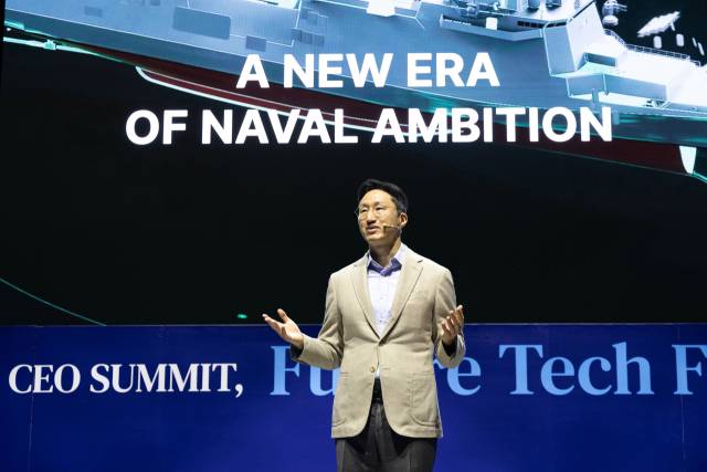 정기선 HD현대 회장이 27일 경북 경주엑스포대공원 문화센터에서 열린 아시아태평양경제협력체(APEC) 최고경영자(CEO) 서밋 ‘퓨처테크포럼: 조선’에서 기조연설을 하고 있다. 사진 제공=HD현대