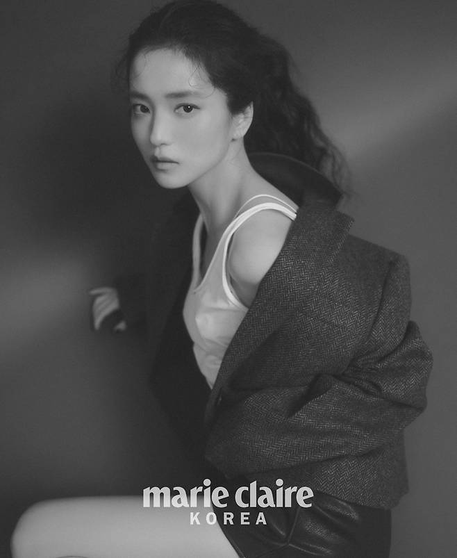 배우 김태리 패션지 화보. 사진 마리끌레르