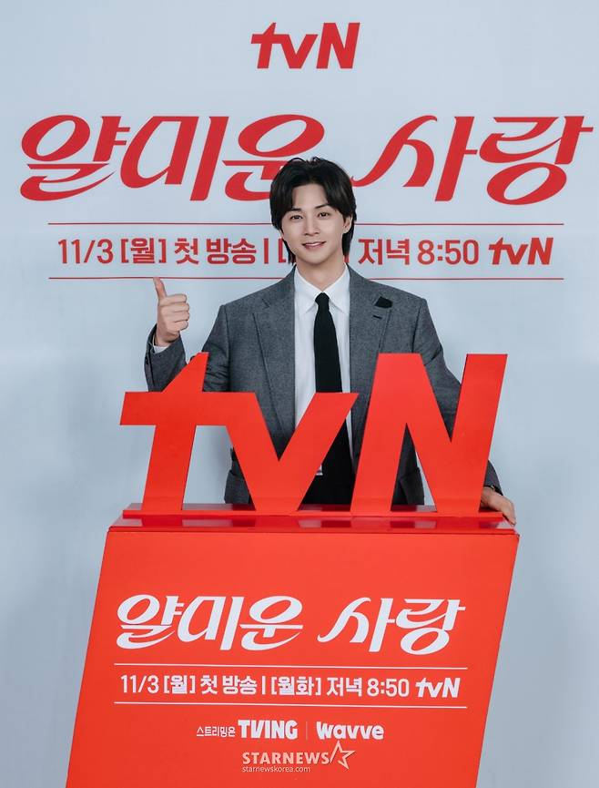 배우 김지훈이 28일 온라인으로 진행된 tvN 월화드라마 '얄미운 사랑' 제작발표회에 참석해 포즈를 취하고 있다. /사진제공=CJENM 2025.10.28 /사진=이동훈 photoguy@
