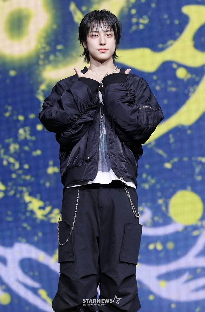 그룹 앤팀(&TEAM) 타키가 28일 서울 용산구 블루스퀘어에서 진행된 한국 데뷔 앨범 발매 기념 쇼케이스에서 포즈를 취하고 있다. /2025.10.28 /사진=김휘선 hwijpg@